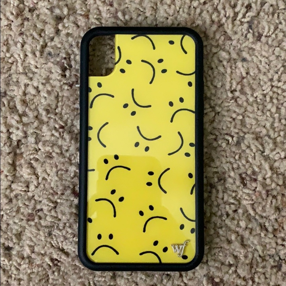 Wildflower Sadurday iPhone XR Smiley case